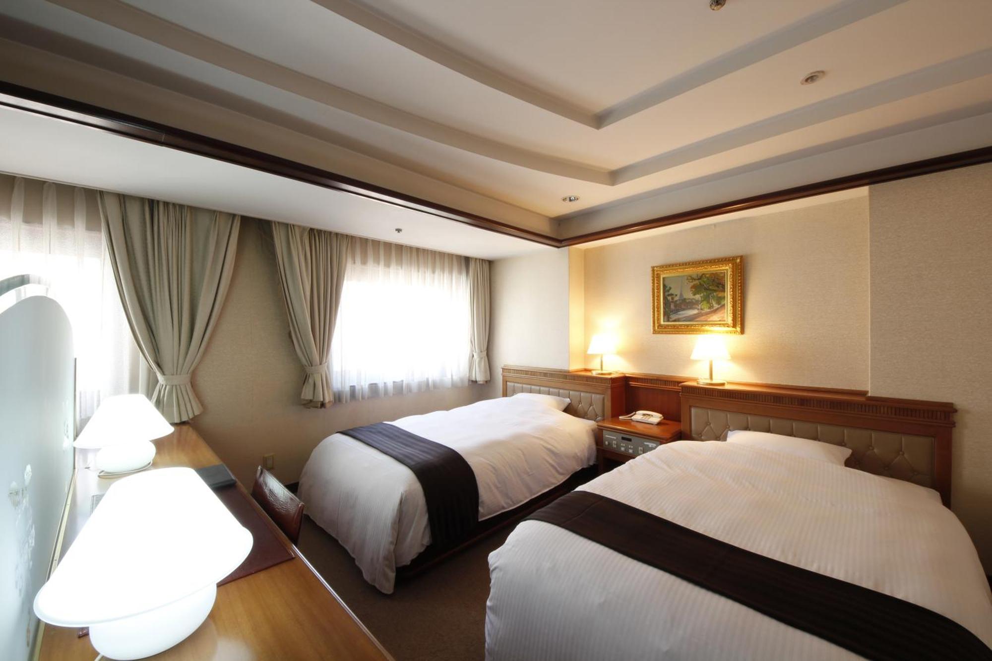 Hotel Hiroshima Garden Palace Bagian luar foto