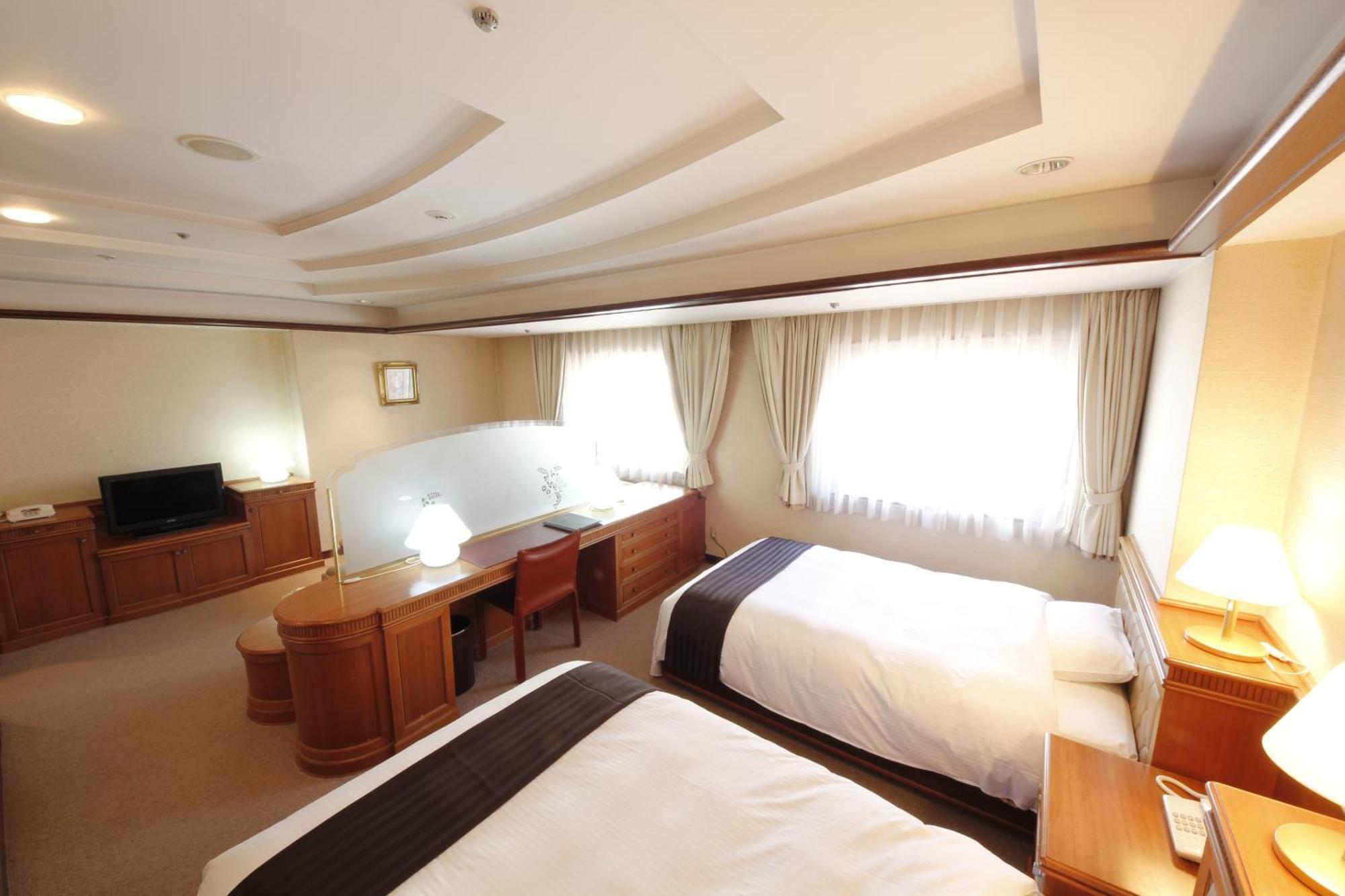 Hotel Hiroshima Garden Palace Bagian luar foto